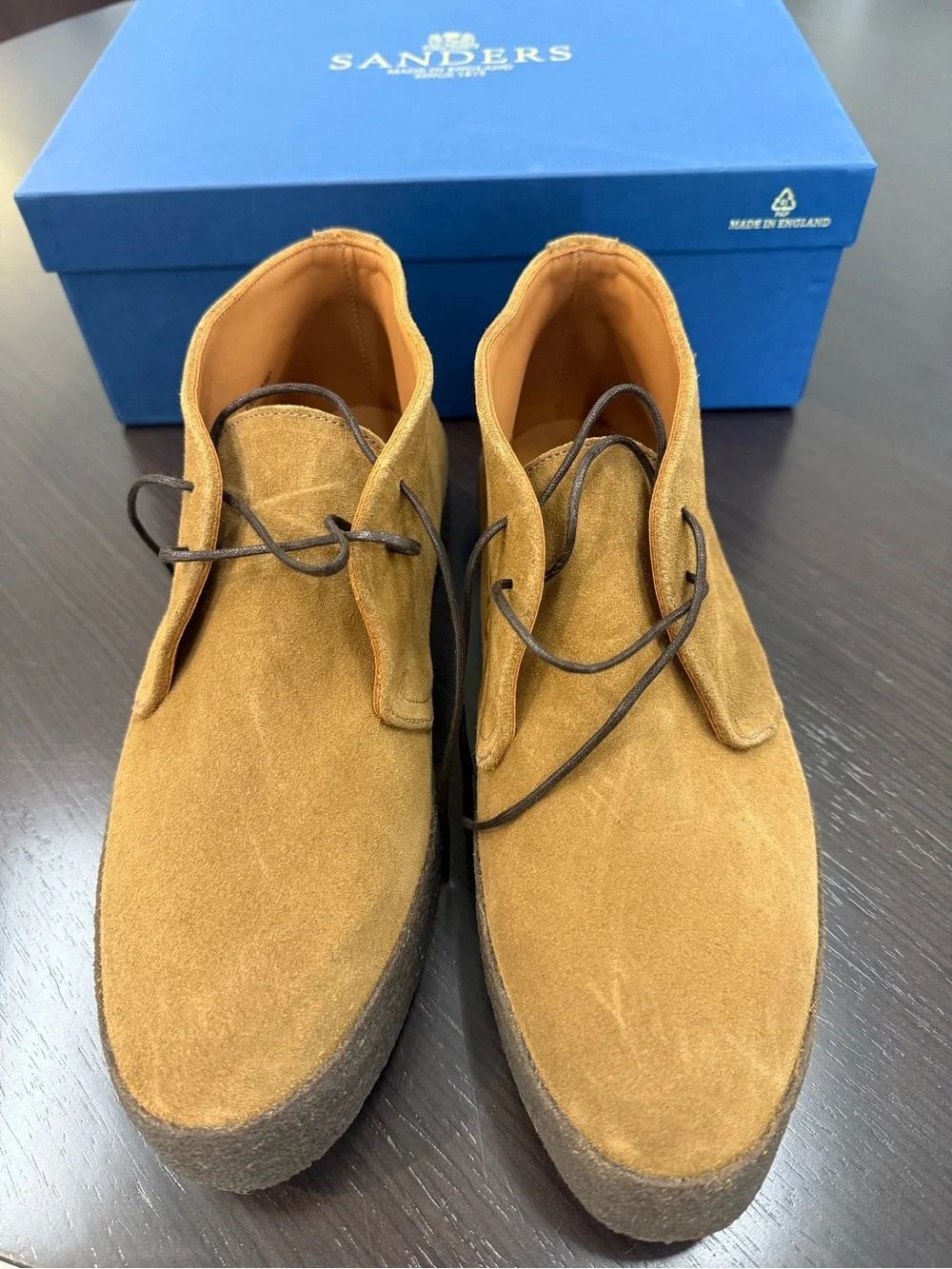 Sanders Men’s Suede Chukka Boots in Tan. New, unworn and in box. 8UK, 9US